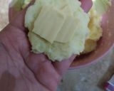 Foto langkah ke 2 dari resep Cheesy Potato Balls.