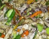 Foto langkah ke 8 dari resep Oseng-oseng mercon cumi asin feat tempe.