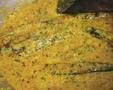 A picture of step 4 of Bharwa bhindi in dahi kadi.