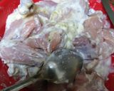 A picture of step 1 of Chicken polaw.