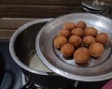 பிரேட் குலாப் ஜாமுன் 🍞🧆🧆 (Bread gulab jamun recipe in tamil) ரெசிபி ஸ்டேப் 4 புகைப்படம்