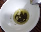 صورة لخطوة 2 من وصفة ساندويش زيت الزيتون والثوم