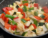 Foto del paso 2 de la receta: Pollo con toque oriental y picante