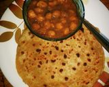 A picture of step 4 of Chole & amirtsari kulche.
