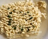 A picture of step 5 of Stir-Fried Instant Noodles Stuffed Bell Peppers.