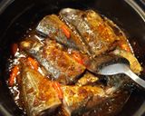 A picture of step 8 of Vietnamese Braised Mackerel in Clay Pot.