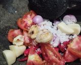 Foto langkah ke 2 dari resep Balado telur dan ubi kuah santan kental.
