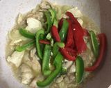 Foto langkah ke 3 dari resep Ayam Paprika Lada Hitam.