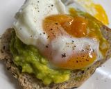A picture of step 5 of Avocado toast with egg.