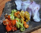 Foto langkah ke 2 dari resep Indomie Goreng Versi Simpel tapi Bikin Nagih😋.