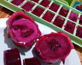 Foto langkah ke 4 dari resep Puding Buah naga rasa vanila.