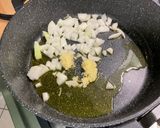 Une image de l'étape 10 de Poulet aux carottes, panais, petits pois et pommes de terre.