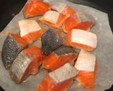Hình bước làm 2 của món Canh chua cá hồi tại Nhật