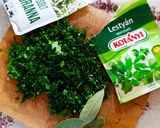 Tejfölös, habart, füstölt tarja leves, zöld fűszerekkel és zöldségekkel recept fázis 4 fotója