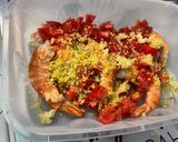 Une image de l'étape 8 de Gambas sauvages géantes marinées aux tomates, ail, citron et coriandre.