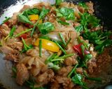 รูปขั้นตอนการทำที่ 2 ของ เส้นใหญ่ผัดหมู