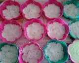 Foto langkah ke 1 dari resep Kue Putu Ayu.