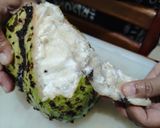 Foto langkah ke 2 dari resep (Trik) Sirsak kupas tanpa biji.