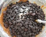 รูปขั้นตอนการทำที่ 2 ของ Soft chocolate chip cookies คุกกี้ช็อกโกแลตชิปแบบนิ่ม