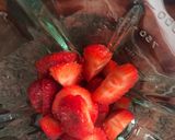 Foto del paso 1 de la receta: Batido de fresa 🍨🍓