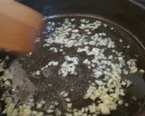 Foto del paso 1 de la receta: Pollo con ajo y crema agria