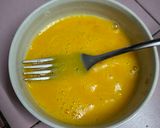 Gambar langkah 2 resipi Telur Bistik Chilli Pesto.