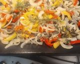 Foto del paso 2 de la receta: Salmón al horno con colchón de verduras