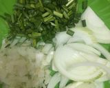 Hình bước làm 3 của món Nui xào cà chua nấm đông cô