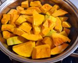 Hình bước làm 2 của món Canh bí đỏ