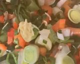 Une image de l'étape 6 de QUICHE 🪺🍃SANS PÂTE 🌶️🧅AUX POIREAUX🫑🧅🧄.