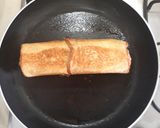 รูปขั้นตอนการทำที่ 4 ของ แฮมชีสเบรดโรล/ขนมปังแฮมชีสไข่โรล (อาหารเช้า) Ham Cheese Bread Egg Roll