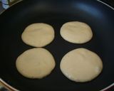 A picture of step 4 of Dorayaki with Chestnut Filling.