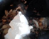 A picture of step 6 of Dinah Shore's Mushrooms & Sour Cream w\my variations.