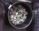 A picture of step 2 of Clam Curry.
