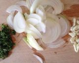 A picture of step 2 of Umami-rich Vongole Bianco.