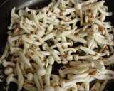 Foto del paso 6 de la receta: Nidos de espaguetis integrales con salteado de seta shimeji