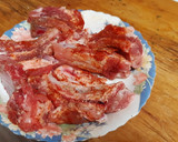 Foto del paso 2 de la receta: Costillas de cerdo con patatas paja al ajillo
