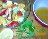 A picture of step 2 of sig's Fruit Salad in a Jar.