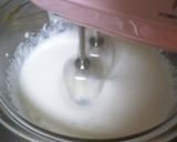 A picture of step 4 of Strawberry Mousse and No-bake Cheesecake.
