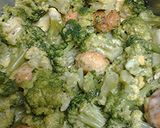 A picture of step 3 of Cheesy creamy broccoli with chickenballs.
