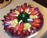 Une image de l'étape 7 de Salade d endives rouges,concombre noa,tomate cœur de bœuf et oignon cebette.