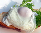 A picture of step 3 of Poached Egg.