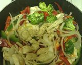 A picture of step 4 of Wifey Chicken Stir-Fry.