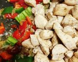 A picture of step 5 of Kung Pao Chicken.