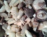 A picture of step 2 of Mushroom onion gravy.