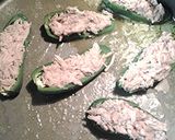 A picture of step 4 of Jalapeños stuffed with tuna.