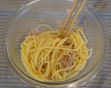 A picture of step 3 of Japanese Style Pasta with Tuna and Green Onions.