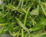 Foto langkah ke 3 dari resep Tumis Kangkung Terasi Pedas.
