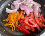 Foto del paso 2 de la receta: Lomo saltado