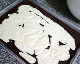 A picture of step 4 of Cream cheese swirl brownies.